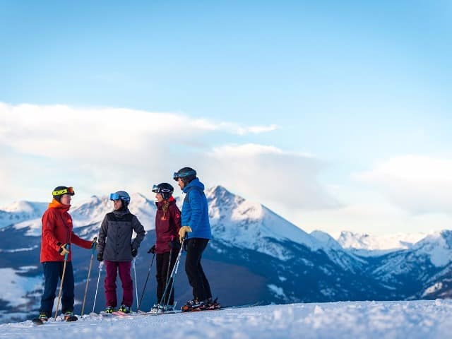 Estados unidos vail resorts vail esquiadores montanha
